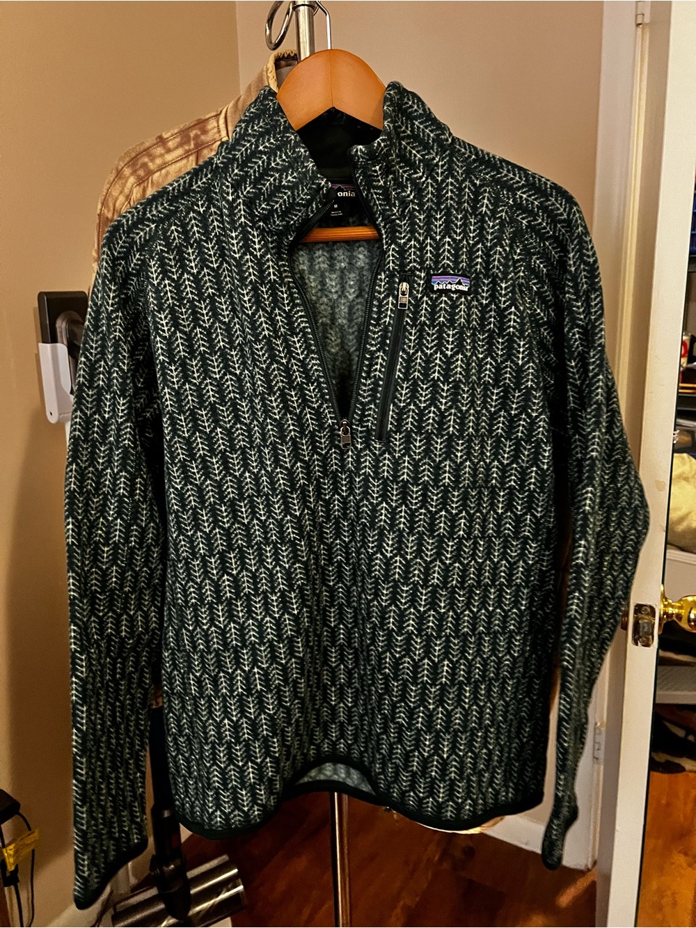 Patagonia Men’s Green and White Patterned Half-Zip Performance Jacket